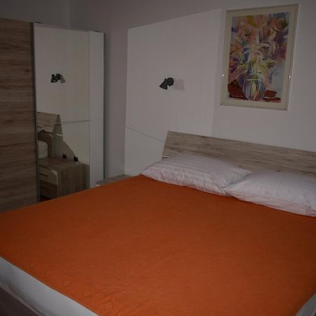 Apartment Faith Malinska Esterno foto